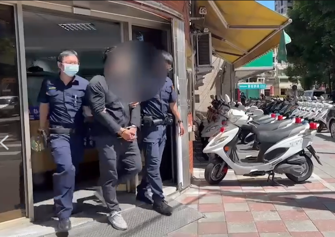 网咖查获性侵通缉犯身上藏毒，南港警溯源破毒品分装场。（翻摄照片／林郁平台北传真）