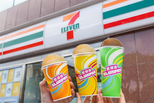 7-11「思乐冰」热卖，目前口味包括经典可乐风味、果漾苹果风味苏打、果漾柠檬风味汽水，30元起。（7-11提供／朱世凯台北传真）