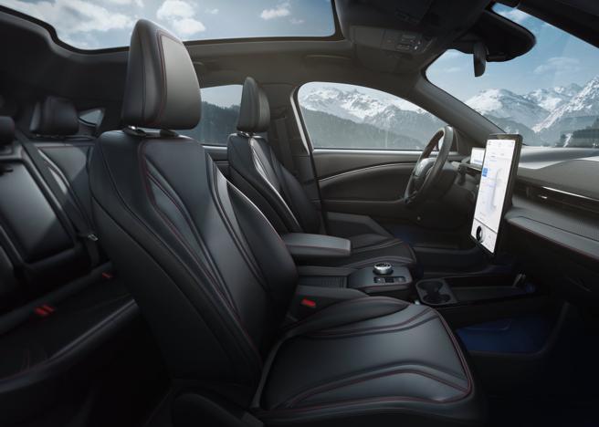 全车系座椅皆採用全新Ford ActiveX材质（细节因车型而异），大幅提升乘坐舒适性。（福特六和提供／陈大任台北传真）