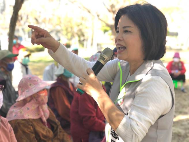 台南市第1選區立委選舉，國民黨提名前台南縣議員程雅雲的兒子周宏昌；對此，民進黨現任立委賴惠員說，期待來一場君子之爭。（賴惠員服務處提供／張毓翎台南傳真）