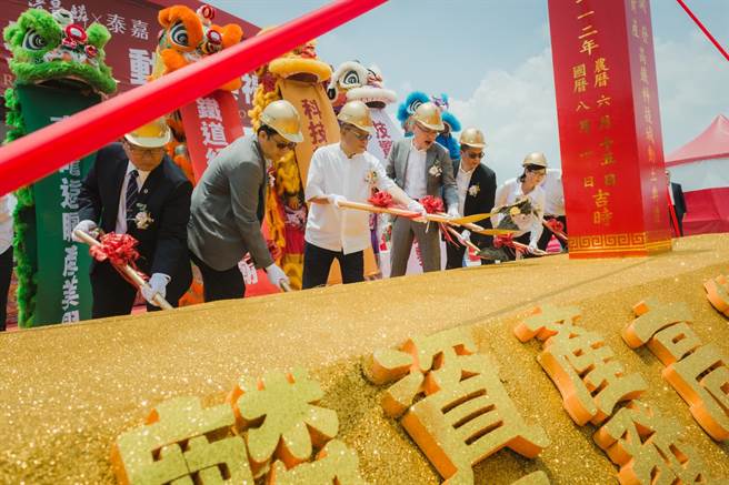 清景麟建筑团队与泰嘉开发挥军嘉义，推出「高铁科技城」，更主打全社区652个车位全部配备电动车位。（柯宗纬翻摄）