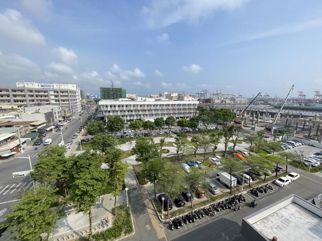 前镇渔港迄今已超过50年个年头，码头设施老旧显然已经跟不上时代的进步。（图／高雄市海洋局）