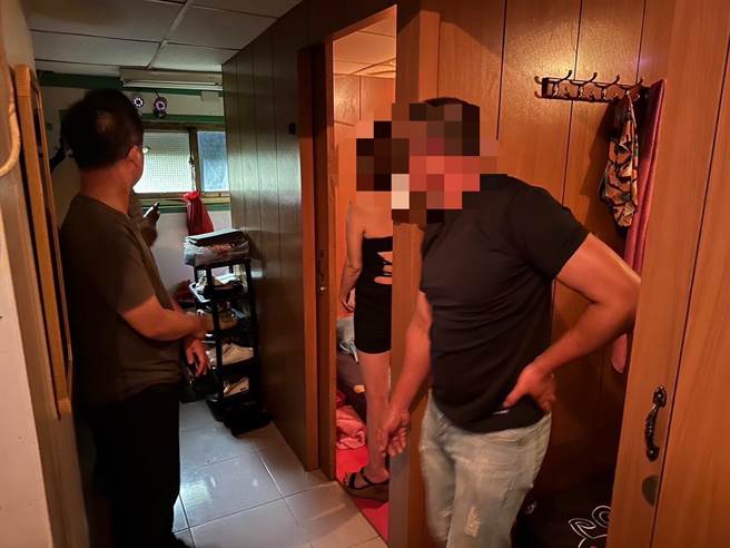 基隆市警方在铁路街一带破获3处所，查获15名女生非法从事性交易。（翻摄照片／张志康基隆传真）