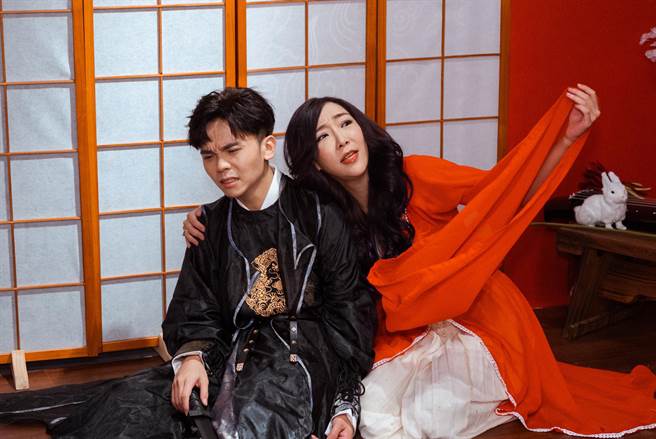 李宓为记者会与黄豪平联手演出情境剧。（秘密基地x剧光灯提供）