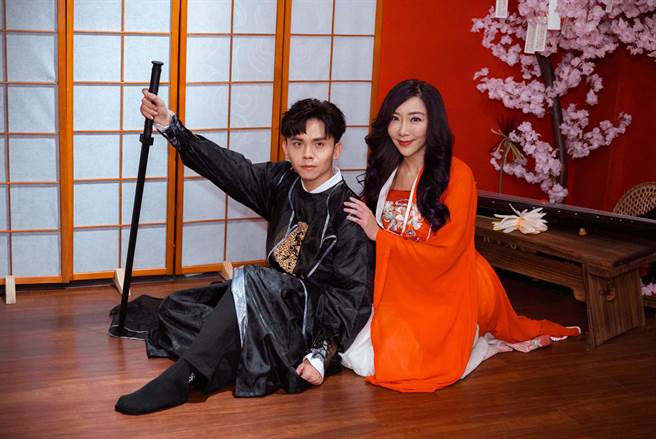 李宓为记者会与黄豪平联手演出情境剧。（秘密基地x剧光灯提供）