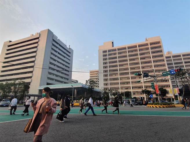 林口長庚實際上地址位在桃園龜山，因此若桃園市府正常上班上課，就無颱風假可放。(圖／陳夢茹攝)