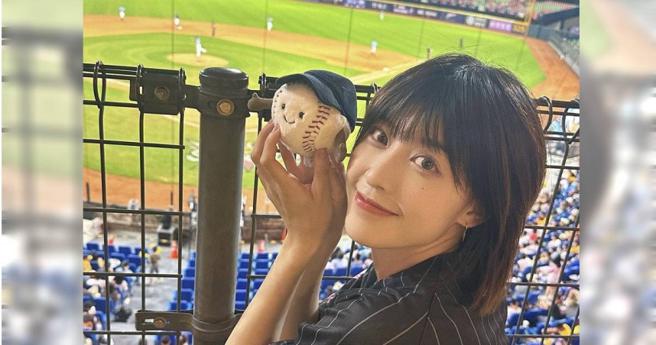 楼楼参加中职明星赛，当天也上场玩趣味接力赛。（图／取自LOLO楼楼　IG）