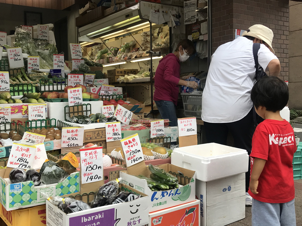 图为东京白金台的驻日代表处附近商店贩售福岛农产品。（图／中央社）(photo:ChinaTimes)