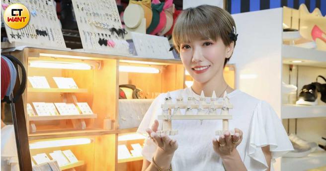 List.U在Bonbons女鞋展间有一区柜位，是大牙亲手布置打造。（图／侯世骏摄）