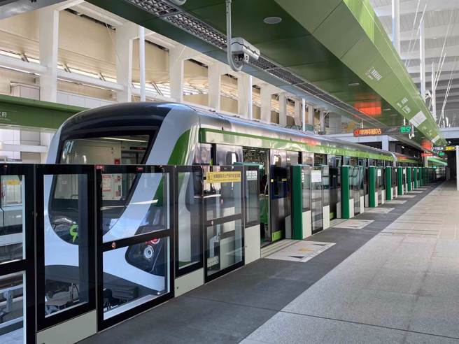 赖士葆爆料台中捷运蓝线计画被苏贞昌挡下的新闻引发网友热议。图为台中捷运绿线。（中时资料照）