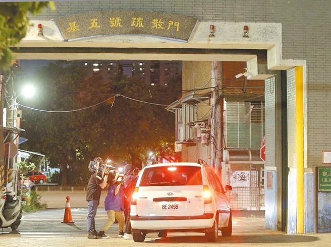 台北市政府宣布，3日早上7時起開放81校供民眾停車，恢復正常上班上課日上午7點前，車主應將車輛駛離，如逢假日延至8時。（本報資料照片）