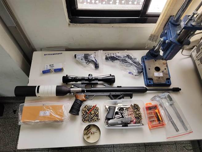 施男在網路PO射擊影片炫耀，遭警鎖定查獲槍彈，依法送辦。（民眾提供／陳淑芬台中傳真）