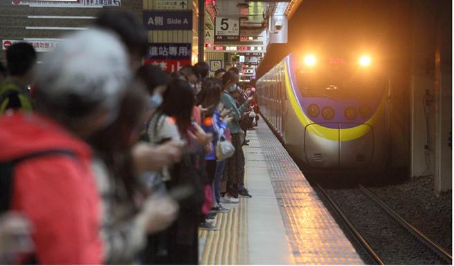 ▲卡努颱风来袭，为维护乘客安全，台铁宣布平溪、深澳线3日停驶至晚间11时59分。（本报资料照）