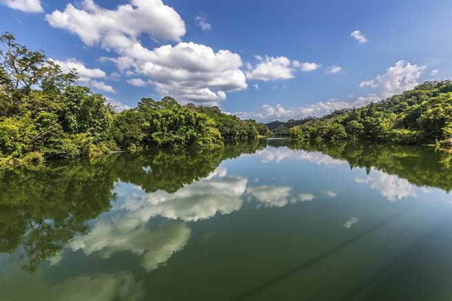 新竹县政府主办「2023森游竹县寻宝特攻队」活动，宝山水库环湖步道最夯，可欣赏湖光山色。（罗浚滨摄）