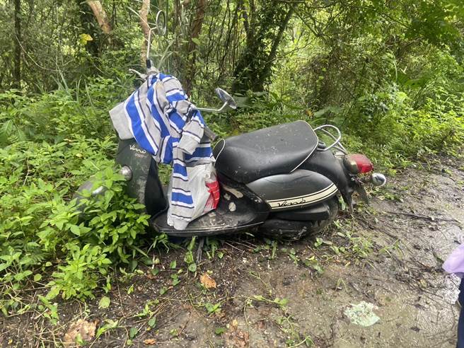 花蓮壽豐鄉75歲簡姓老翁上月31日未帶手機便騎機車出門，家屬因聯繫未果報案，經警方調閱監視器，今晨發現機車停在花46線山區，人卻不見蹤影，已通報消防將擴大在山區搜尋。（警方提供／羅亦晽花蓮傳真）