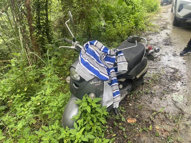 花蓮壽豐鄉75歲簡姓老翁上月31日未帶手機便騎機車出門，家屬因聯繫未果報案，經警方調閱監視器，今晨發現機車停在花46線山區，人卻不見蹤影，已通報消防將擴大在山區搜尋。（警方提供／羅亦晽花蓮傳真）