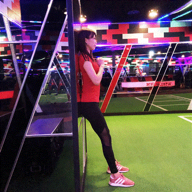 英国研究指出，「等长运动」最能降低血压，建议每周进行3次、每次做4组长达2分钟内的靠墙深蹲运动。(World Gym提供)