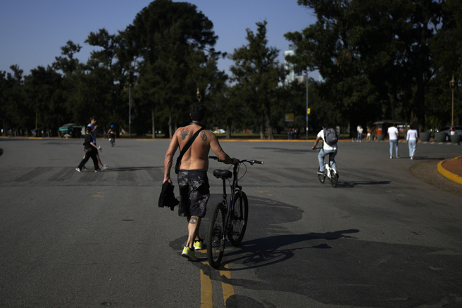 南半球国家虽然远离北半球极端的夏季气温，但智利与阿根廷也双双写下冬季创纪录高温。（图／美联社）