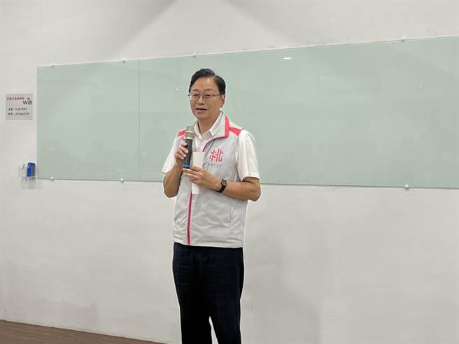 桃园市长张善政看到许多老朋友化身学员来上课，直呼相当感动。（陈梦茹摄）