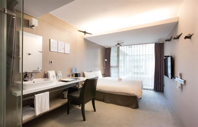 「ㄉㄞˋ爸爸旅行去」住房专案，入住台中鸟日子双人房1699元起，每人1000元有找。(承亿文旅提供)