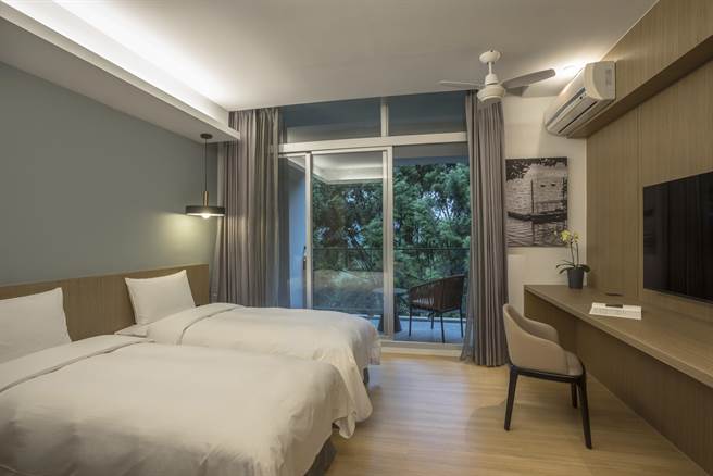 位于日月潭的「潭日月」拿下易游网「最美房间冠军」，父亲节专案双人房售价3599元起。(承亿文旅提供)