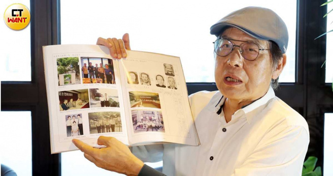 梁氏家族在清朝从福建泉州老家迁来台湾，到梁耀镔已经第8代，最近出版家族来台纪念集。（图／方万民摄）
