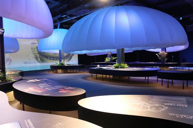 世界客家博覽會世界館以「光的大劇場」為主軸，設計「序曲－走向世界」、「世界客家」、「點亮世界」及「攜手前行」4大展區。（蔡明亘攝）