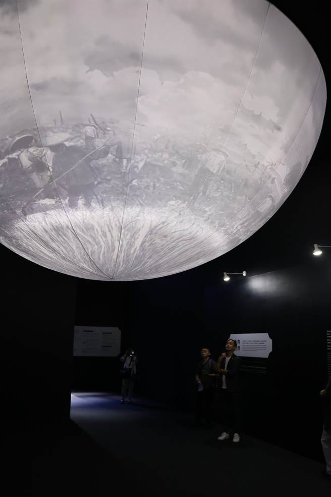 世界客家博覽會世界館，以球體投影動畫展現客家在世界的發展旅程。（蔡明亘攝）