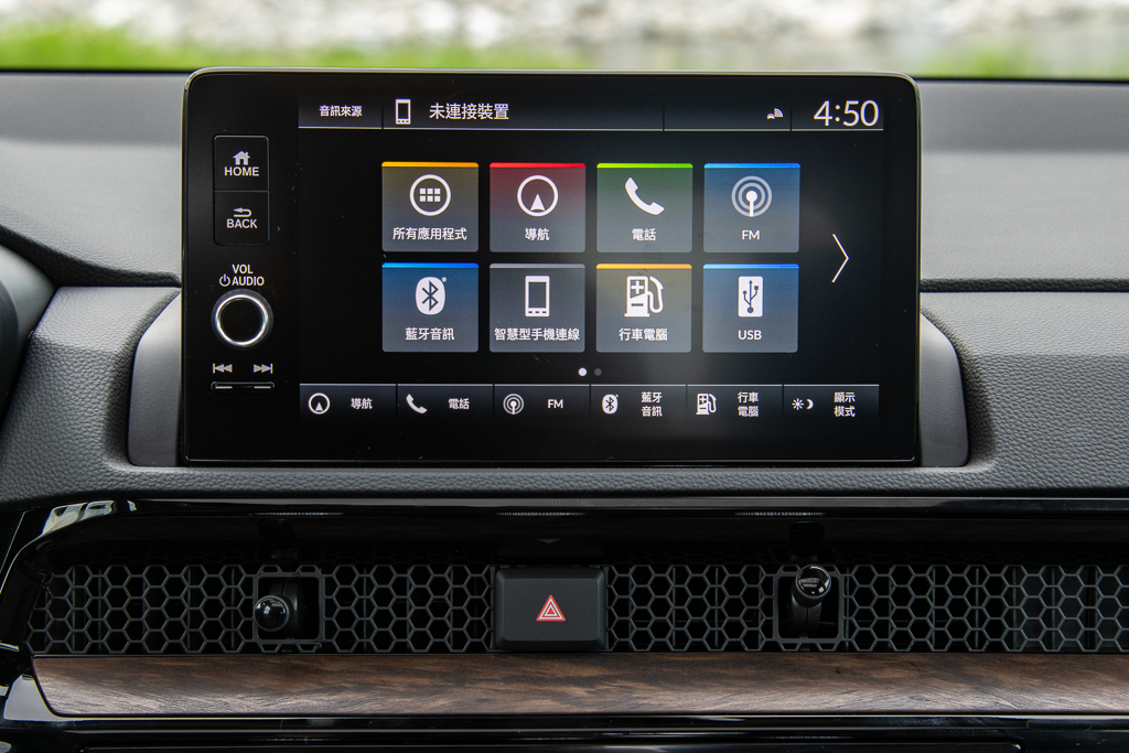 Prestige車型配備9吋中控螢幕。（陳大任攝）