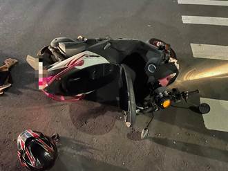 颱風夜買烤雞撞上違規穿越馬路婦人   騎士慘死行人重傷