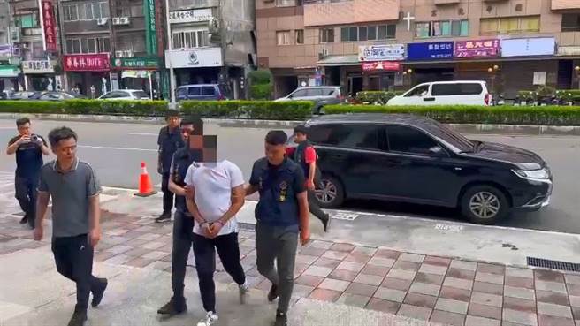 自稱為醫院保全的52歲李姓男子日前與應召女相約性交易，沒想到兩人進房後，李男竟拿出手銬將劉女雙手銬上，後續遭警方依妨害自由罪嫌逮捕法辦。(黃敬文翻攝)