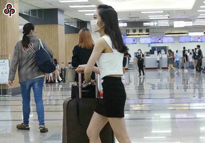 今年国庆连续假期有4天连假，民航局宣布离岛管制航线机票自8月7日上午9时起开放订位。（本报资料照）