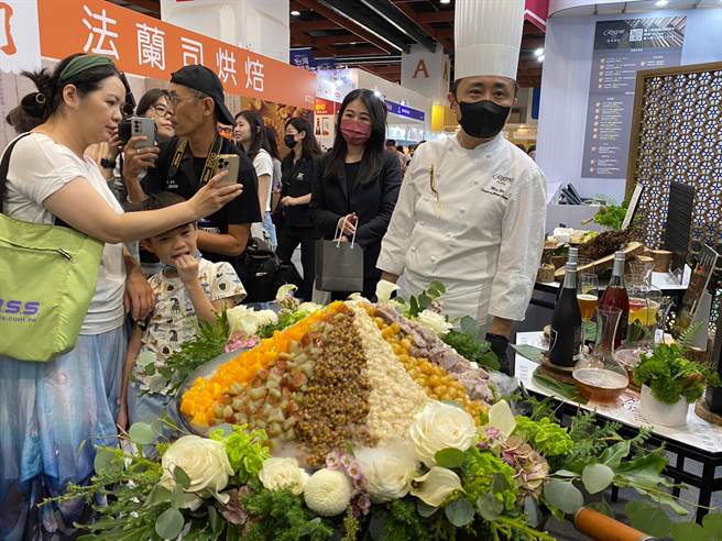 台灣美食展即日起至8月7日在台北世貿一館展出。（陳祐誠攝）