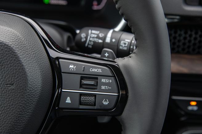 方向盤3 點鐘位置控鍵。（陳大任攝）