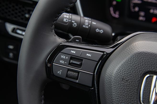 方向盤9 點鐘位置控鍵。（陳大任攝）