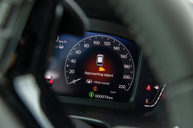 偵測警示功能顯示於儀表。（陳大任攝）