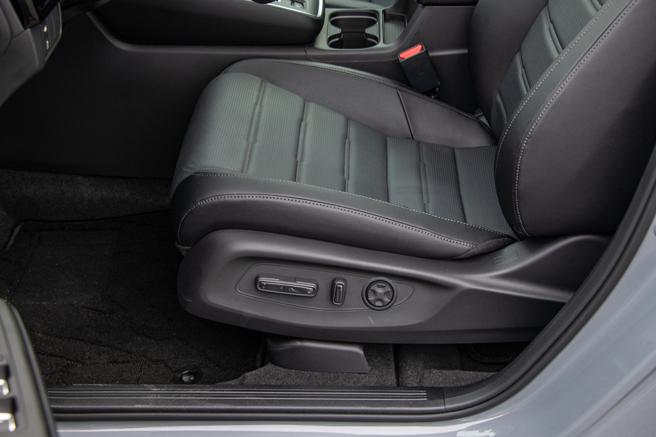 座椅調整控鍵相當方便。（陳大任攝）