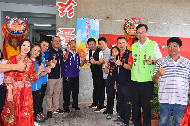 苗栗县长锺东锦3日参加后龙镇秀水社区关怀据点启用。（谢明俊摄）