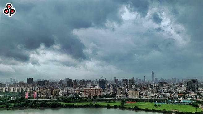 卡努颱風遠離台灣朝日本沖繩前進，各航空公司陸續宣布周末停飛沖繩。（本報資料照）