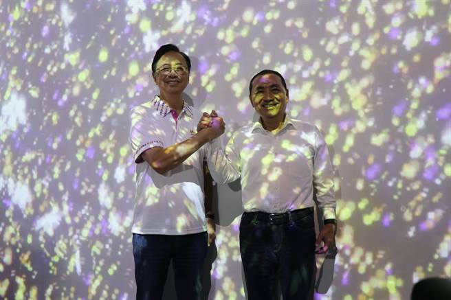 世界客家博览会将于8月11日开幕，桃园市长张善政与新北市长侯友宜4日一同参观展馆。（蔡明亘摄）