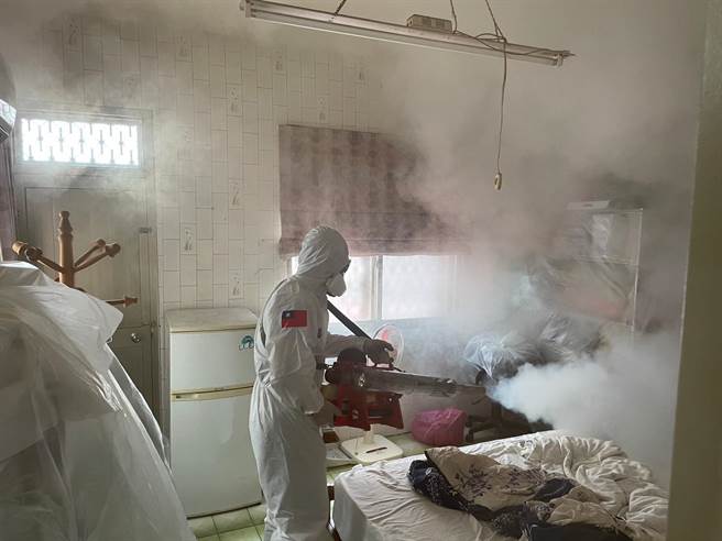 台南市本土登革熱已818例，除了化學防治更呼籲民眾要清除孳生源。（台南市登革熱防治中心提供／曹婷婷台南傳真）