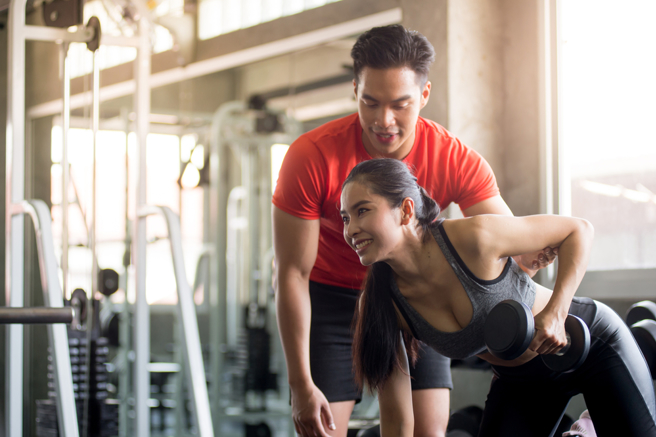 男网友表示女友去健身房就会失联，看到她社群才惊觉可能被戴绿帽。（示意图／Shutterstock）
