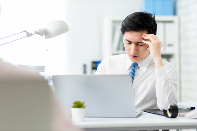 一30歲男子自國中起就過胖，很容易偏頭痛，隨著年紀漸長，體重、壓力增加，症狀也隨之加劇，一周有3~4天都頭痛。(示意圖/ Shutterstock )