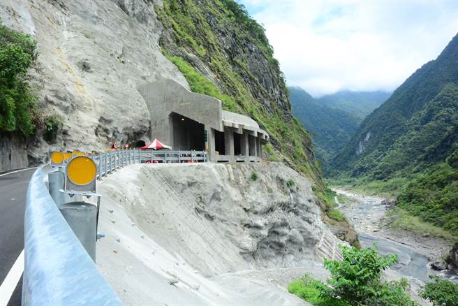 封闭7年，秀林乡铜门1号隧道工程今年7月完工通车，前后共斥资1.6亿元。（王志伟摄）
