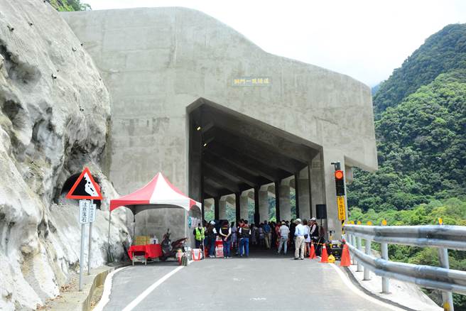 封闭7年，秀林乡铜门1号隧道工程今年7月完工通车，前后共斥资1.6亿元。（王志伟摄）