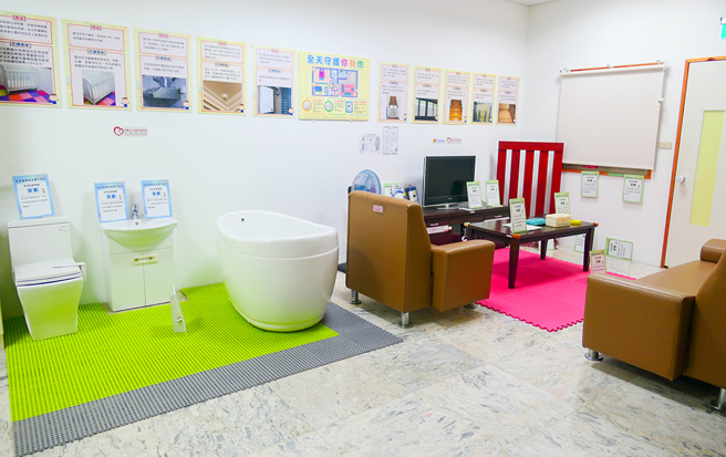 三民陽明親子館居家安全示範體驗屋。(圖片提供/高市府社會局兒童褔利服務中心)