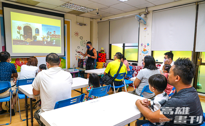 各區親子館每個月皆舉辦「父幼日」活動，鼓勵男性參與幼兒照顧工作。(攝影/Cindy Lee)