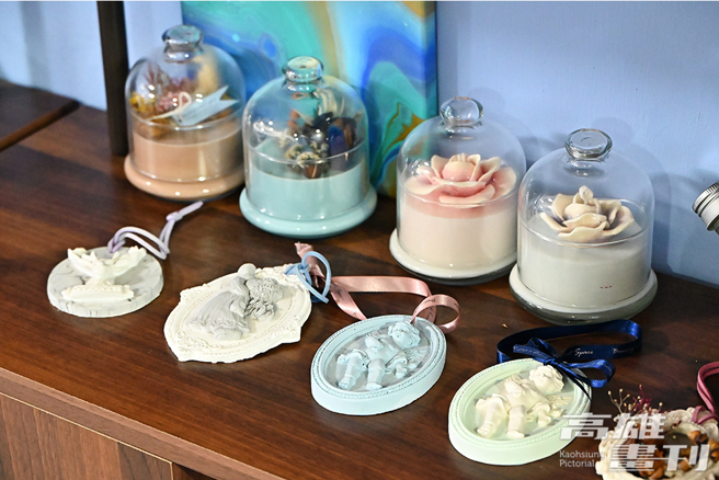 同样香气迷人的乾燥花、浮游花、香氛蜡烛手作体验，送礼自用两相宜。(摄影/Carter)