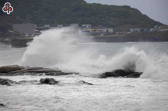 卡努颱風的暴風圈雖遠離台灣，引進的西南氣流仍影響台灣。（本報資料照）