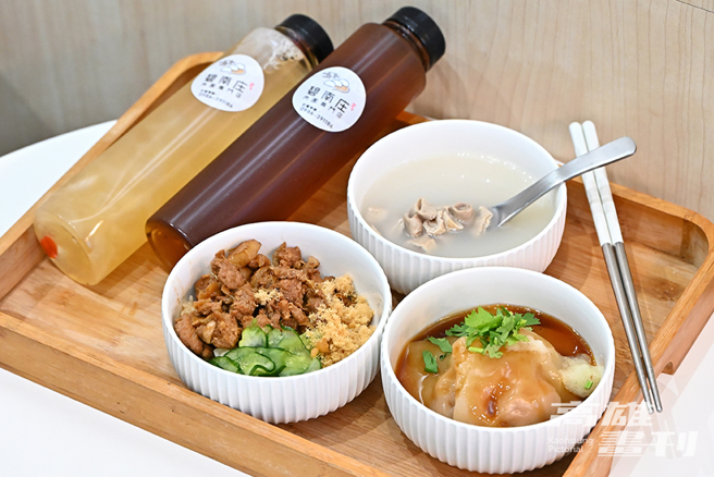 碧南庄肉圆专卖店卖的招牌肉圆、肉燥米糕、四神汤、养生冰糖银耳、冬瓜海燕窝等，都是叶安祥从小吃到大的母亲味道。(摄影/Carter)